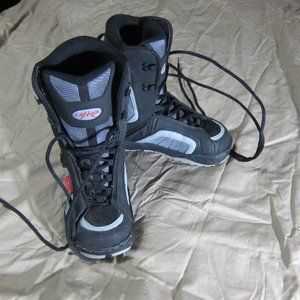 Lemar Black and Gray Snow Board Boots Like New Youth Size 4